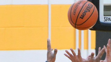 Las finales de la Liga Azteka de Basketball se vivieron el domingo 22 de marzo en la escuela Collins Academy High School.