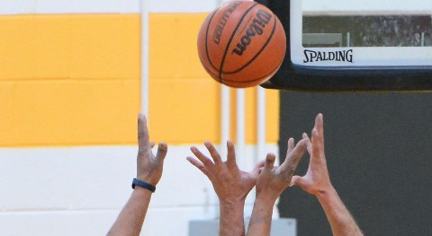 Las finales de la Liga Azteka de Basketball se vivieron el domingo 22 de marzo en la escuela Collins Academy High School.