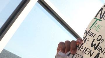 Jorge West participó en la protesta en Crown Heights.