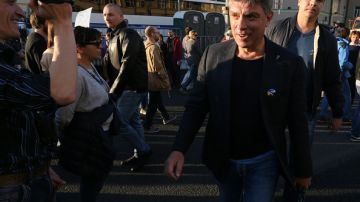 Boris Nemtsov atiende una manifestación contrta la guerra en Ucarania en Mosú, el 21 de septiembre de 2014.