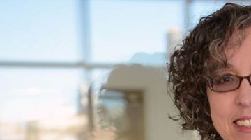 La abogada Lenni Benson dirige Safe Passage Project, una organización que brinda representacion legal gratuita a niños inmigrantes de Centroamérica.