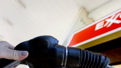 Los precios de la gasolina continúan a la baja, pero ¿hasta cuándo?