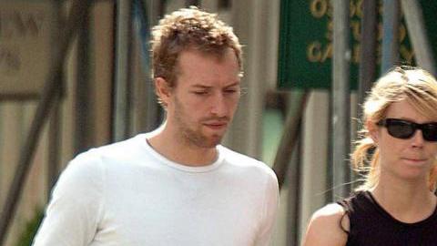 Chris aún no ha roto su noviazgo con la joven actriz Jennifer Lawrence.