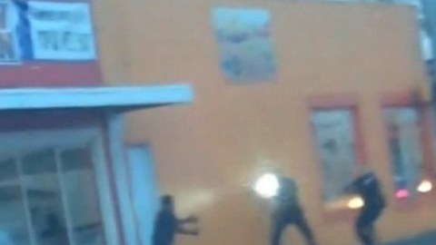 Zambrano murió el 10 de febrero luego de tirarle piedras a tres agentes.