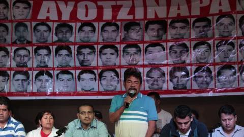 Los padre de los j��venes exigen justicia.