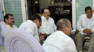 El exmandatario durante la reunión con los ex presos de EEUU.