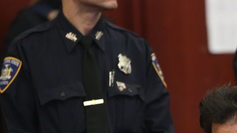 Reyes Jr. dijo en voz baja que prefería ir a juicio.