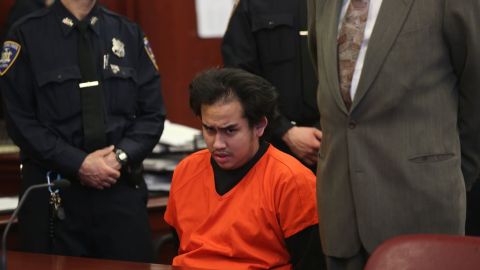 Reyes Jr. dijo en voz baja que prefería ir a juicio.