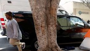 Un altar improvisado honra la memoria de "África"en Skid Row.