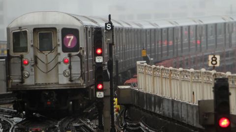 El suceso ocurrió en la estación 103 Street-Corona Plaza.