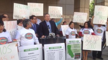 Protesta contra Herbalife ante la oficina de la fiscal de California