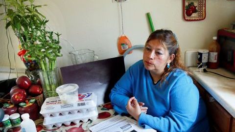 María Obispo espera por una visa U para poder trabajar.