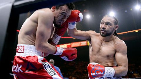 Thurman (der.) conecta una derecha al rostro del 'Fantasma' Guerrero.