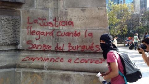 Sus insultantes letreros equivalen a ir a un panteón y hacer pintas en las tumbas de gente que dio su vida por este país.