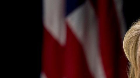 NYT reveló que la exfuncionaria usó cuenta personal.
