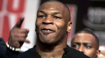 Mike Tyson insultando durante la famosa bronca en New York previo a su combate con Lennox Lewis.