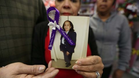 Jimmy Jaime, Ivette Reyes y Emilia Moscoso recuerdan a su amiga, Carmen Tanco.