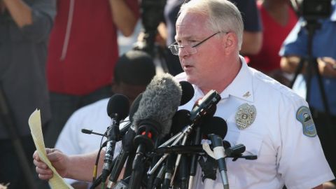 El caso de Michael Brown ha provocado múltiples protestas en Ferguson y en otras ciudades de Estados Unidos. En la foto, el renunciante jefe de la policía de la ciudad.
