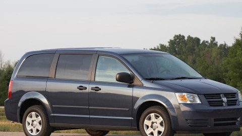 La Dodge Gran Caravan 2010 es uno de los modelos llamados a retiro.