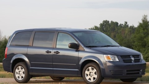 La Dodge Gran Caravan 2010 es uno de los modelos llamados a retiro.