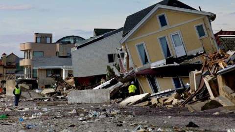 Vista de una casa seriamente dañada en el 2012 en el vecindario de Belle Harbor, en Queens.