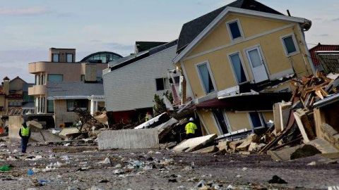 Vista de una casa seriamente dañada en el 2012 en el vecindario de Belle Harbor, en Queens.