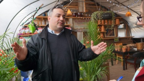 Dimitri Gatanas y su vivero esperaban la primavera.