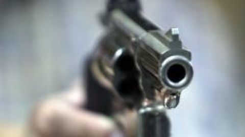 La policía fue alertado por disparos ej Eskimo Drive.