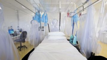 Zona de aislamiento para tratar a pacientes con enfermedades infecciosas en el Royal Free Hospital de Londres.