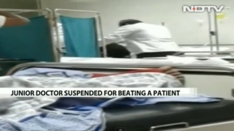 Una persona que se encontraba en la Universidad Médica de San Jorge grabó la agresión.