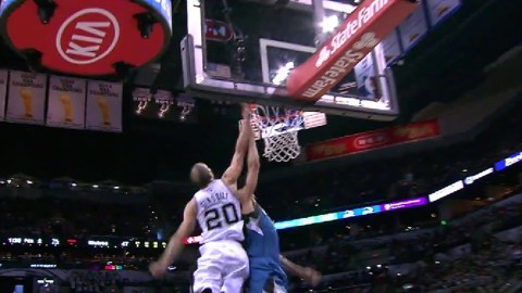 Ginóbili consiguió 11 puntos, 3 rebotes y 2 asistencias en el juego ante Minnesota, antes de abandonar la duela con un esguince en el tobillo derecho.