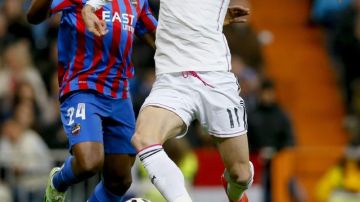 Gareth Bale dejó atrás el ayuno de nueve jornadas sin marcar y ayer festejó dos veces en el Bernabéu.