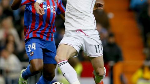 Gareth Bale dejó atrás el ayuno de nueve jornadas sin marcar y ayer festejó dos veces en el Bernabéu.