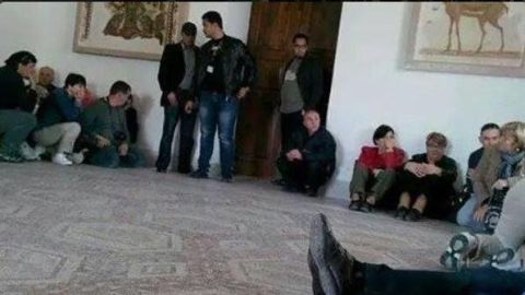 Un grupo de turistas fueron tomados como rehenes en el Museo del Bardo.