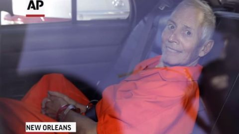 Robert Durst, de 71 años, será trasladado a California para responder por un asesinato cometido en diciembre de 2000.