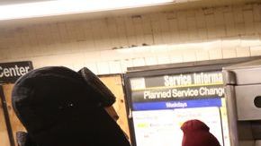 Un 29% de hispanos con bajos ingresos ha tenido problemas para costear el transporte público.