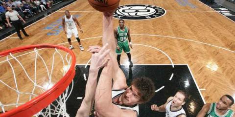 Brook Lopez consiguió 31 puntos en la derrota de Brooklyn ante los Celtics.