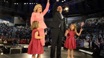 Ted Cruz junto con su familia en el lanzamiento de la campaña.