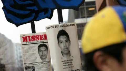 Exigen justicia por el caso Ayotzinapa.
