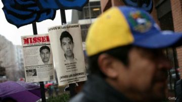 Exigen justicia por el caso Ayotzinapa.