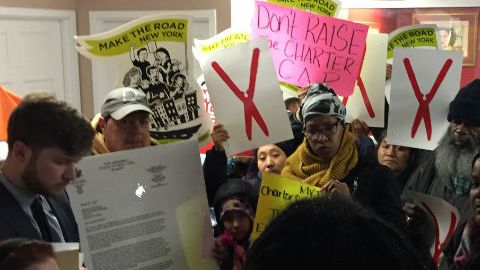 El asambleísta dice que apoya a las escuelas públicas.