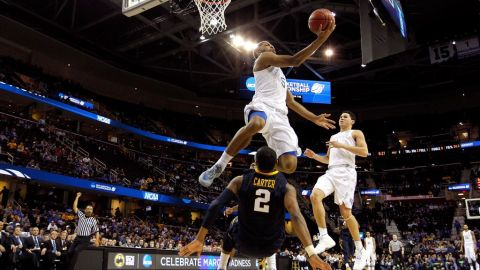 Kentucky, que marcha perfecto, no tuvo rival el jueves en Cleveland al vencer a West Virginia por 39 puntos de diferencia.