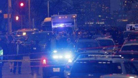 Otros dos agentes respondieron el ataque y abatieron al sospechoso