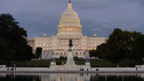 El plan presupuestario que finalmente logró el apoyo de los senadores recortaría $5,1 billones en el gasto federal en algo más de 10 años.