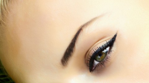 Elegir la base de maquillaje correcta es esencial.