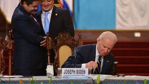 Juan Hernández, presidente de Honduras, Otto Pérez, presidente de Guatemala y Joseph Biden, vicepresidente de EEUU.