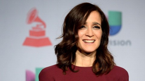 Julieta Venegas acepta ser feminista y tímida.
