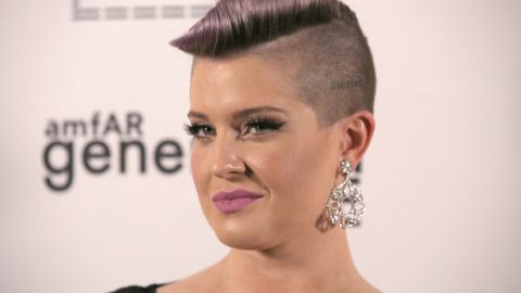 Kelly Osbourne asegura que no es racista tras comentarios sobre el trabajo de los latinos en este país.
