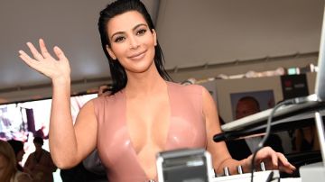 Kim Kardashian vuelve a desnudarse y muestra su avanzado estado de embarazo.