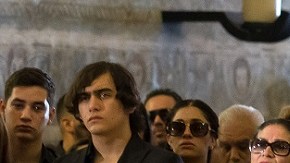 Así de unidos lucían Julián, en la izq; Federico, en el centro; y José Manuel Figueroa en el funeral de Joan Sebastian.